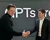 Tidligere i år var Sven Strømer Thaulow (til venstre), teknologidirektør i Schibsted, på OpenAI Executive Summit i London. Der traff han daglig leder i OpenAI Sam Altman (til høyre). Foto: Privat