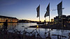 København iDanmark Sykler i solnedgang ved Den Sorte Diamant og Det kongelige bibliotek.Illustrasjonsfoto.