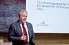 Advokat Jon Wessel-Aas på pressekonferansen til Stiftelsen Tinius om det varslede søksmålet mot staten for å domstolsprøve de nye overvåkingslovene.