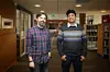 Kostas Boletsis og Zia Uddin håper de får anledning til å ta prosjektet «KI-drevet Norsk Tegnspråkoversetter» videre. – Det kan gjøre en forskjell for mange. Foto: Unni Skoglund