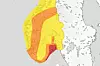 Meteorologisk Institutt bruker ikke kommunegrenser i sine farevarsler, men det er 20 kommuner som dekkes av det røde varslingsområdet for ekstremværet Amy. Bare to av dem har fått basestasjoner som skal sikre mobildekning i 72 timer hvis uværet fører til langvarig strømbrudd. Illustrasjon: Meteorologisk Institutt