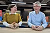 Elin Oksavik og Joakim Lystad er ikke riktig enige om hva som er et godt bilde på modenhetstrappa. Foto: Marianne Gjessing