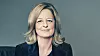 Administrerende direktør i TDC, Allison Kirkby, erklærer selskapet som vinner av auksjonen.