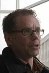 Apple har retningslinjer som forbyr ansatte å bli avfotografert eller sitert i pressen. Dette bildet av norgessjef Arne Odden skapte derfor stor oppstandelse da digi.no fotograferte ham mot hans vilje i fjor, på vei inn til et lobbymøte med fornyingsministeren. Odden er ikke foredragsholderen vi omtaler i denne artikkelen.