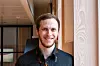 Bård Magnus Sødal jobber som VR-utvikler i Bouvet sin Mixed reality-enhet. Foto: Eirik Tangeraas Lygre