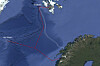 Den stiplede røde streken viser hvor den nye Jan Mayen- og Svalbard-fiberen skal gå. De hvite strekene markerer traseen til dagens Svalbard-fiber.