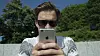 Mange barn og ungdommer er avhengige av mobilen sin, og det må Apple gjøre noe med, mener to av Apples største investorer.