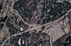 Nederst til høyre ligger Morrows batterifabrikk og Agder renovasjonsanlegg. Tomta kommunen selger, ligger i området nord for motorveien og sør for tettstedet Longum. Foto: Google Earth