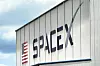 Halve oppgjøret skal skje i kontanter, mens resten kommer i form av SpaceX-aksjer.