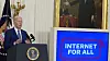 President Jo Biden i USA sier raskt bredbånd er en nødvendighet og lover at ingen skal bli hengende etter.