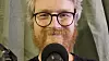 Yngve Vindal Eriksen misliker å måtte bytte mellom forskjellige podkast-apper for å få hørt alle podcastene han ønsker.