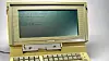 T1100 blir av Toshiba kalt verdens første masseproduserte bærbare PC. Maskinen som kom i 1985 hadde monokrom LCD-skjerm med oppløsning på 640 x 200 piksler.