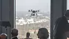 Det engelske selskapet Aerialtronics produserer industrielle droner og har etablert et partnerskap med IBM rundt Watson-teknologien som skal hjelpe dem å analysere videodata fra dronene. En slik drone hang utenfor vinduet og filmet inn i pressekonferansen. Foto: ORV
