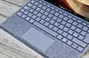 Tastaturet – Signature Type Cover – er forholdsvis godt å skrive på, selv om det er litt «svikt› i det når du taster. Foto: Kurt Lekanger