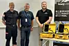 Brannvesenet i Sarpsborg og Østfold Røde Kors har testet kommunikasjonsløsningen fra Ready Communication, og fikk levert de første koffertene fra selskapet. Fra venstre: brannsjef Terje Surdal, Arnulf Hansen, som er leder for beredskap og ambulanse i Østfold Røde Kors, og Espen Olsen.
