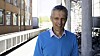 Lars Holden, administrerende direktør i Norsk Regnesentral mellom informatikkbyggene til Universitetet i Oslo. Det er også her stiftelsen han leder holder til.