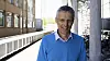 Lars Holden, administrerende direktør i Norsk Regnesentral mellom informatikkbyggene til Universitetet i Oslo. Det er også her stiftelsen han leder holder til.
