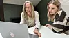 Daglig leder Eldri Coll Mossige i Folq og UX-designer Hege Marie Brown oppfordrer spesielt kvinner til å tørre å etablere seg som selvstendige konsulenter. – Det er ingen grunn til at ikke damer også skal ta en større del av omsetningen som man får som selvstendig, sier Mossige.