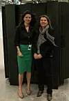 Det finnes få bilder av stormaskinene til Evry. Dette var det beste bildet selskapet klarte å hoste opp på forespørsel fra digi.no. Fra høyre ansvarlig på stormaskin Marjolein van der Heijden i IBM og prosjektdirektør Siri Lin Brekke i Evry drift. Foto: Evry