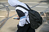 I Sør-Korea har trafikkulykker knyttet til mobilbruk tvunget frem trafikklys på bakkenivå. Uttrykket «smombie» (smarttelefon-zombie) har også oppstått der.