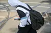 I Sør-Korea har trafikkulykker knyttet til mobilbruk tvunget frem trafikklys på bakkenivå. Uttrykket «smombie» (smarttelefon-zombie) har også oppstått der.