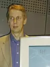 Roar Lundeby mottar Datavarehusprisen 2000 på vegne av Bladcentralen. Foto: Eirik Rossen