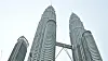 Et landemerke i hovedstaden Kuala Lumpur, Petronas Twin Towers, der Axiata har hovedkvarter.