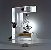 Slik så verdens første transistor ut. Foto: Bell Labs
