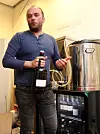 Per Buer forteller her om fordelene med å ha et eget ølbryggeri på jobben.
