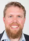 Eirik Thormodsrud i Sopra Steria anbefaler at alle oppjusterer sikkerhetssjekk av inngående epost, samt sikrer utgående epostservere. Kombinert med herding av klient-PC og brukeropplæring gir det en betraktelig sterkere grunnmur, som drar ned trusselen fra phishingangrep. Foto: Privat