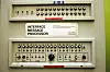 Dette er frontpanelet på den første Interface Message Processor (IMP), som ble brukt til å overføre den første meldingen over internett. Foto: Wikipedia/FastLizard4/CC BY-SA 3.0