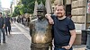 David Kristensen er seniorkonsulent i Forse. Her under en jobbtur til Budapest i 2019. Statuen til venstre er angivelig av en politimann.