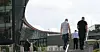 Ansatte i Telenor er både bedrøvet og pinlig berørt av feilen i det norske mobilnettet - som selskapet har sagt skal være et teknologisk utstillingsvindu for hele verden. (Illustrasjonsfoto - personene på bildet er tilfeldige forbipasserende)