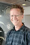 Prosjektleder Dag Andreassen foran Norges første radiosender. Foto: Marianne Gjessing