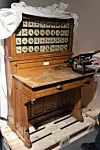 Et av museets klenodier klar for utstillingen, Holleriths hullkortmaskin fra 1890tallet som ble brukt av Statistisk Sentralbyrå ved folketellingene i 1900 og 1910