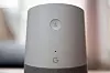 Det er mulig å skru av mikrofonen hvis du ikke ønsker at Google Home skal lytte hele tiden. Foto: Kurt Lekanger