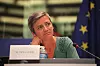Danske Margrethe Vestager er EUs kommisær for konkurranse, og skal nå se på om det er behov for ytterligere tiltak for å få på plass én standard ladekabel. Foto: ALDE Communication/CC BY-ND 2.0