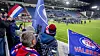 Vålerenga-fans under eliteseriekamp i fotball 2022 mellom Vålerenga og Molde på Intility Arena på Valle Hovin i Oslo. Arenaen er hjemmebane for Vålerenga fotball og har en tilskuerkapasitet på 16.555. Foto: Javad Parsa