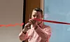 Microsoft-toppen klippet snor for å markere at Power Apps-plattformen nå offisielt kan kjøres fra Azure-regionene i Norge. Foto: Marius B. Jørgenrud