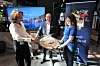 Merkevaren T-we skal være med inn i Telenor. Det ble markert med kake på pressekonferansen. Foto: Ida Oftebro/Inside Telecom