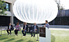 Alphabet-president Sergey Brin på talerstolen i Indonesia. Fra venstre Ririek Adriansyah, CEO i Telkomsel, Dian Siswarini, CEO i XL Axiata. Alexander Rusli, CEO i Indosat, og Mike Cassidy, som er sjef for Loon-prosjektet til Alphabet/Google.