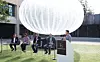 Alphabet-president Sergey Brin på talerstolen i Indonesia. Fra venstre Ririek Adriansyah, CEO i Telkomsel, Dian Siswarini, CEO i XL Axiata. Alexander Rusli, CEO i Indosat, og Mike Cassidy, som er sjef for Loon-prosjektet til Alphabet/Google.