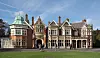 Hovedhuset ved Bletchley Park, fotografert i 2017. Mye av arbeidet ble gjort i forskjellige «hytter» som ligger på eiendommen. Foto: <a href='https
