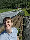 Landskapsarkitekten var ikke klar for en kontorjobb etter studiene. Nylig flyttet hun til Telemark for å jobbe på et småbruk. Foto: Privat