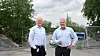 Konsernsjefene Sigve Brekke i Telenor og Finn Bjørn Ruyter i Hafslund på tomta på Økern der det første datasenteret av tre er planlagt påbegynt mot slutten av 2023.