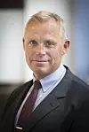 Stian Norløff er sjef for Cyberforsvarets digitaliseringsavdeling. Han er en av flere med lang fartstid i organisasjonen, helt tilbake til GOLF- og LOS-tiden. Foto: Anette Ask/Forsvaret