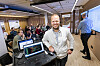 Mer av Storebrands IT-drift er nå flyttet til utenlandske datasentre. John Kristian Sandvik er direktør Digital Corporate i Storebrand. Utviklerne bak ham får opplæring i Cobol-programmering på kurs hos Kyndryl i Oslo.