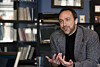 FRYKT: Wikipedia-grunnlegger Jimmy Wales mener NSAs masseovervåkning ødelegger internett og skaper frykt. Nå går han i spissen for et søksmål mot det amerikanske etterretningsorganet.