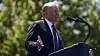 President Trump signerte onsdag en erklæring om en «nasjonal nødssituasjon» som forbyr amerikanske selskaper fra å bruke utenlandsk utstyr som «utgjør en uakseptabel risiko».