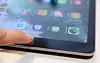 Fingeravtrykksleseren låser opp iPad-en veldig kjapt. Foto: Kurt Lekanger, Digi.no